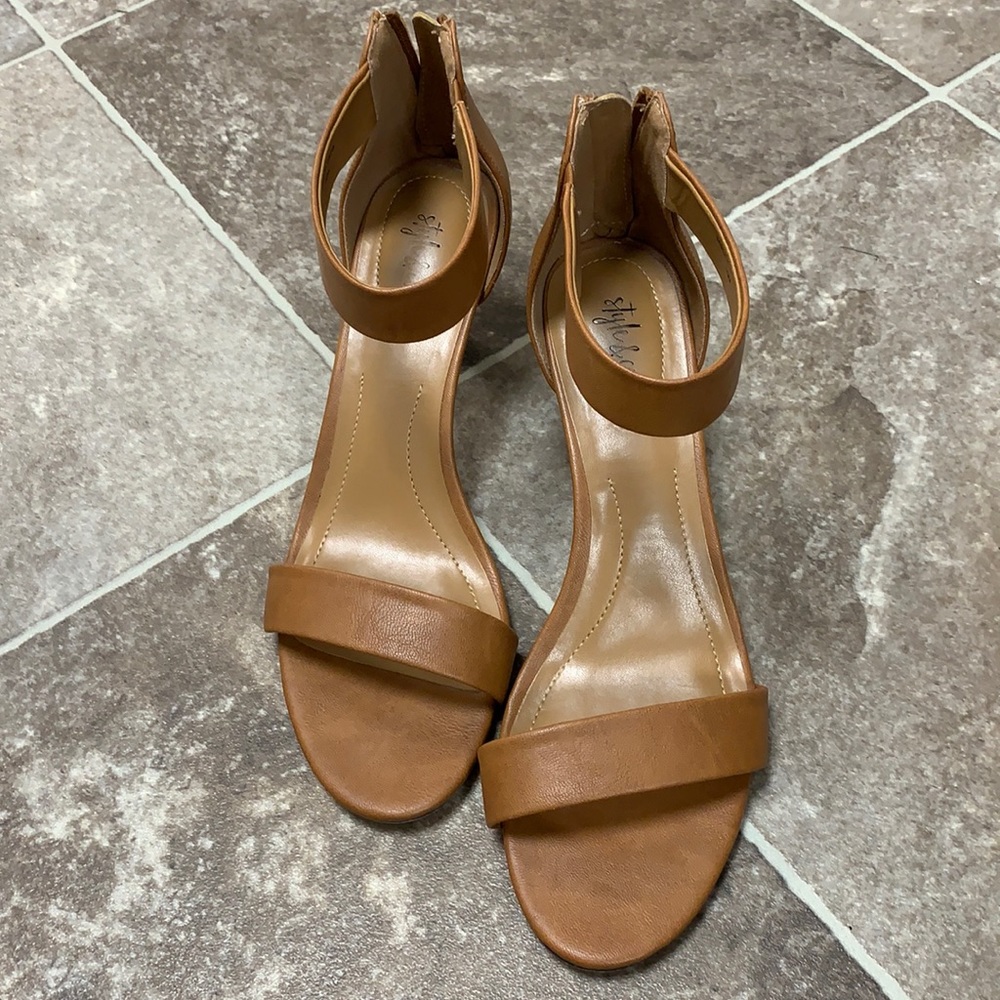 Brown zip back heel